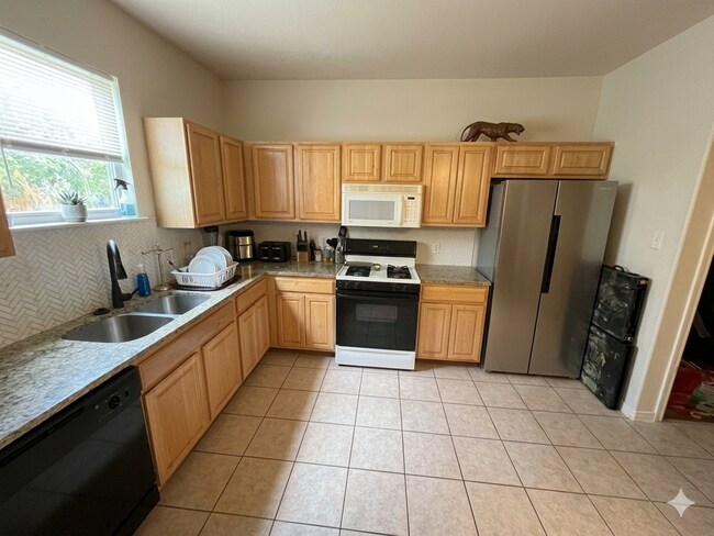 Foto del edificio - 2506 E 8th St