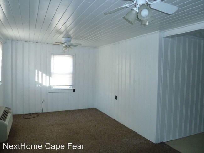 Building Photo - 1606 E Beach Dr