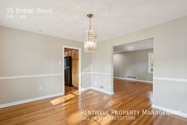 Foto del edificio - Five bedroom Single Colonial Home in Phoen...