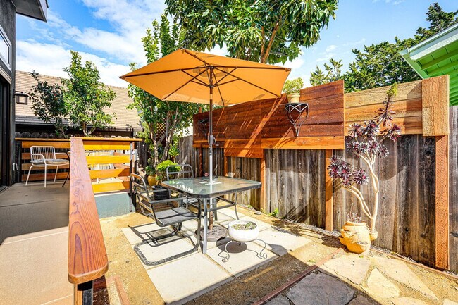 Foto del edificio - 3381 Pinole Valley Rd