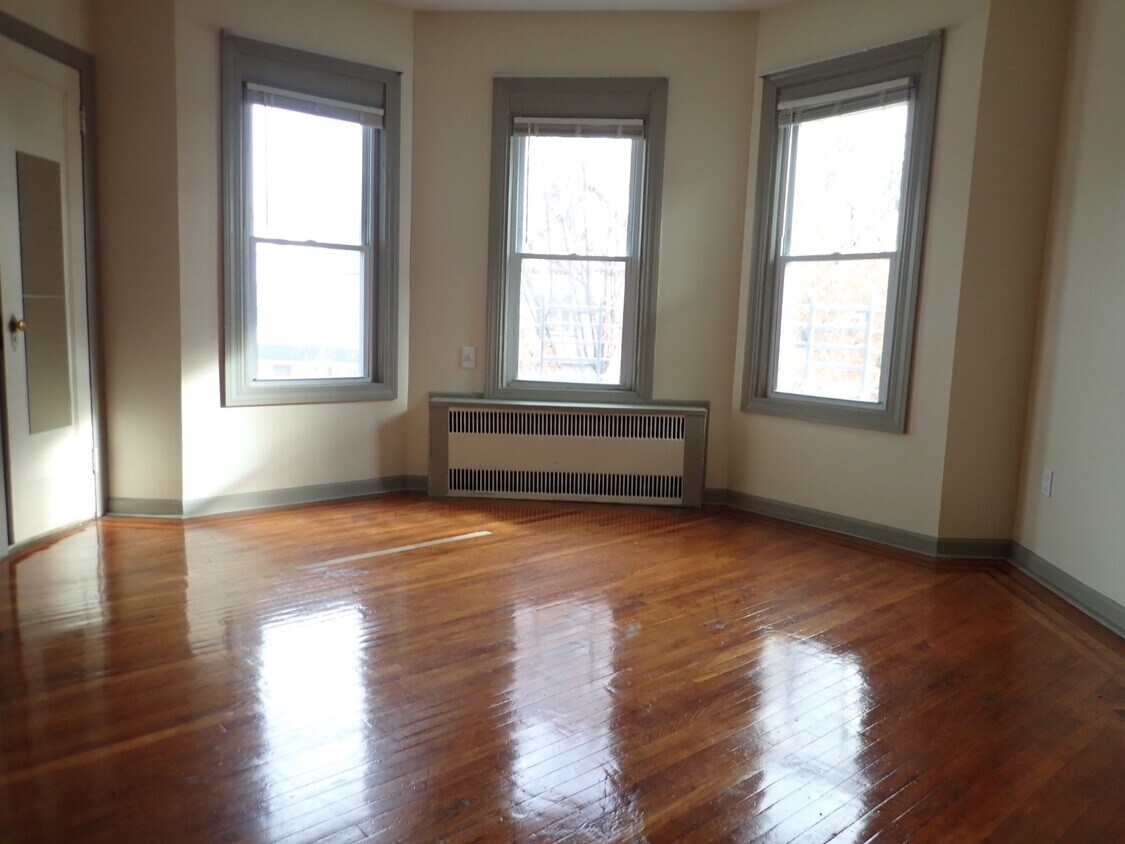 Primary Photo - 40 Ashford St