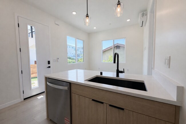 Foto del edificio - Modern Valencia Hills Home with Yard | San Diego