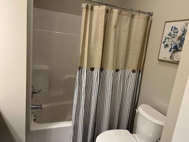 Foto del edificio - 2116 Community Ln