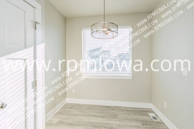 Building Photo - 4028 NE 4th St