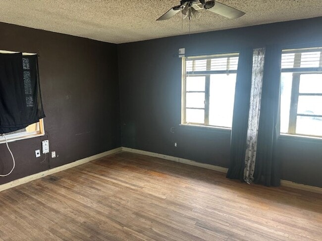 Foto del edificio - 4409 S Travis St