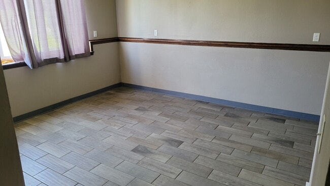 Building Photo - 304 Plaza Heights Rd