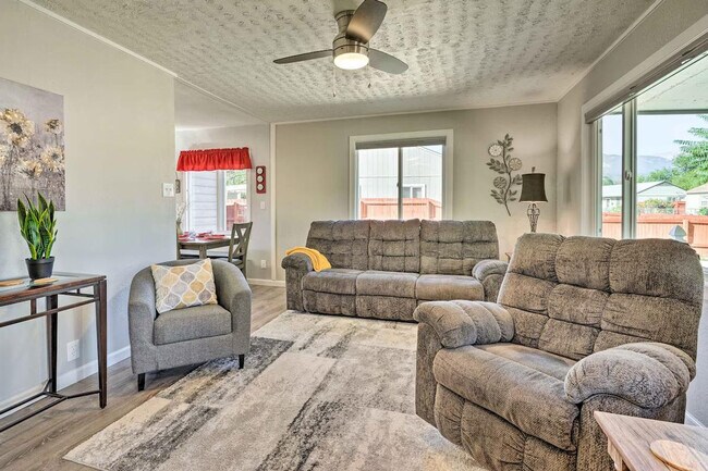 Building Photo - 1217 Falcon Ave