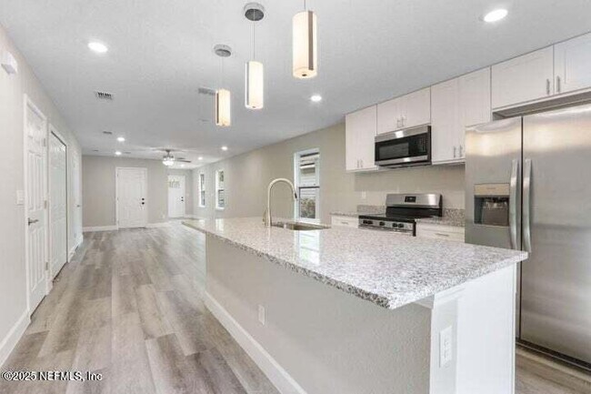 Foto del edificio - 7932 Jasper Ave