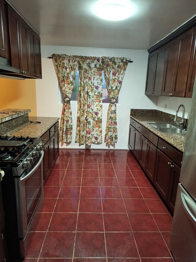 Foto del edificio - 13508 Doty Ave