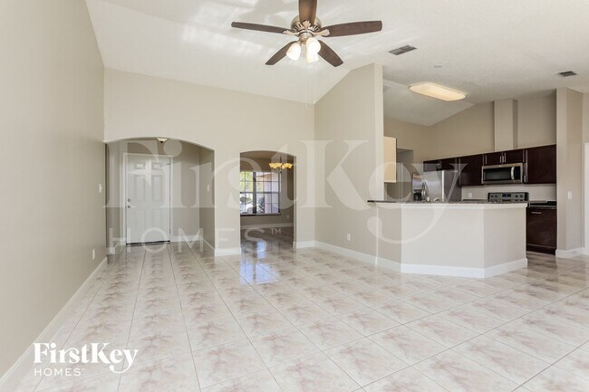 Foto del edificio - 2778 Muscatello St