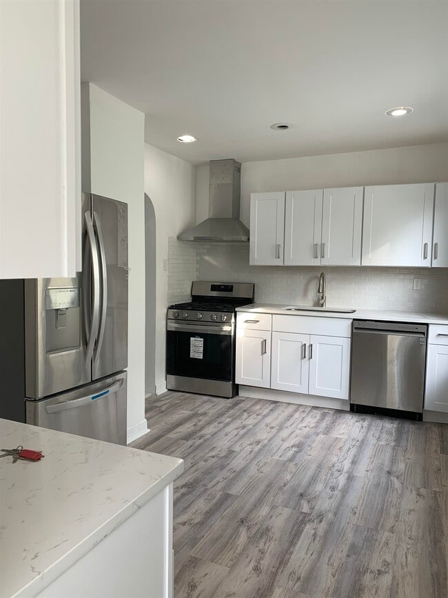 Building Photo - 22 E 39th St