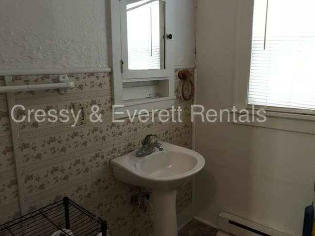 Building Photo - Budget friendly Buchanan Rental