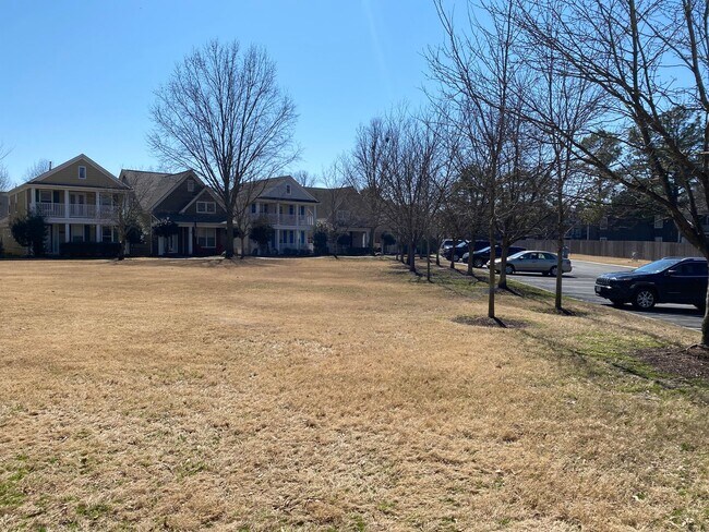 Building Photo - Rare home on the island! Large fenced in b...