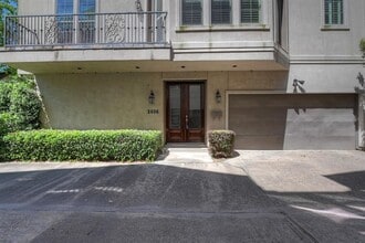 Building Photo - 2406 Wroxton Rd