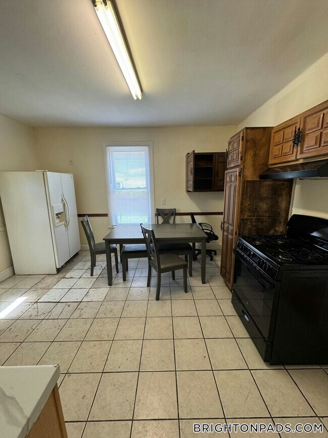 Building Photo - 44 Winship St