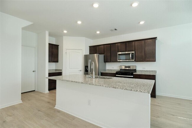 Building Photo - 405 Brody Ln