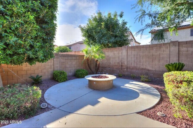 Foto del edificio - 6328 W Victory Way