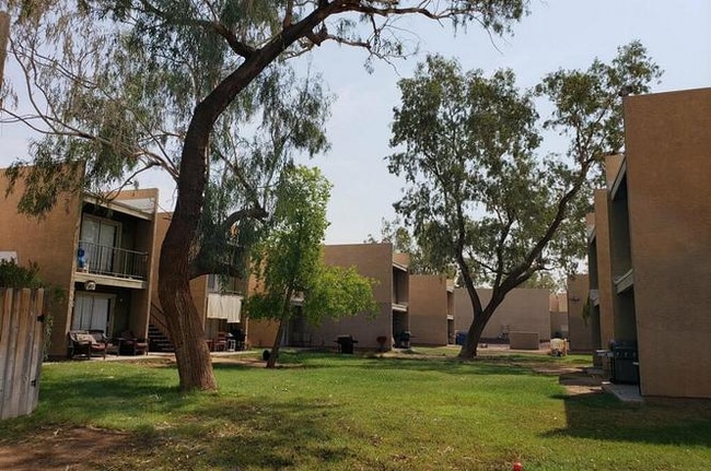 Photo - 2808 E Marconi Ave Apartment