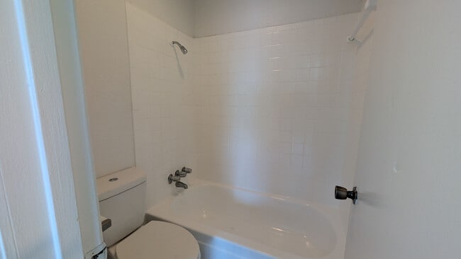 Interior Photo - 3737 Hillcroft Apartments