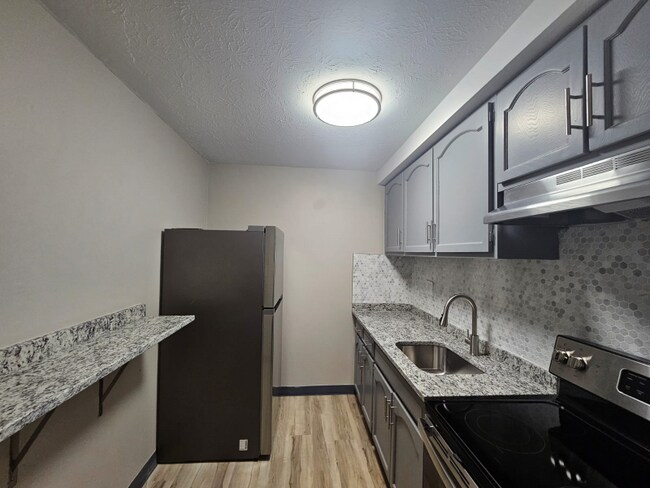 Building Photo - 1160 S Main St