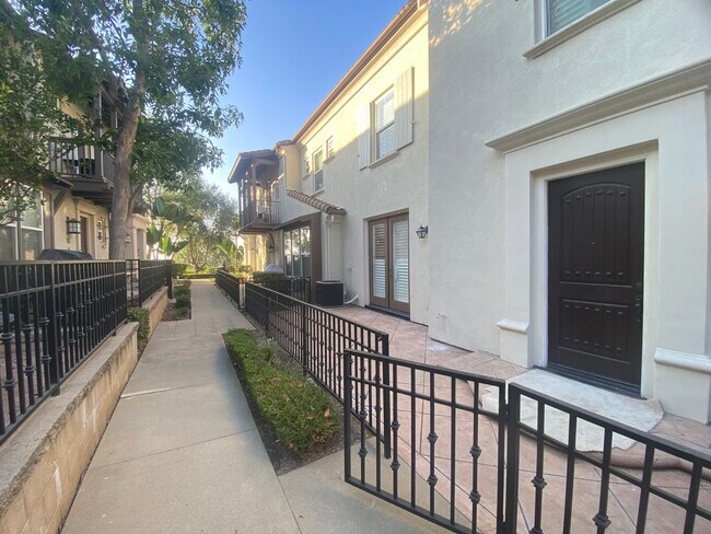 Foto del edificio - 803 Terrace Ln E