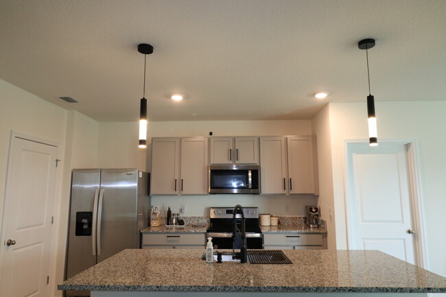 Building Photo - 8341 Ender Hls Dr