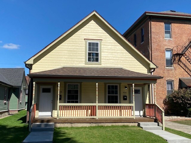 956 E Morris St Indianapolis In 46203 Townhouse For Rent In Indianapolis In Apartments Com