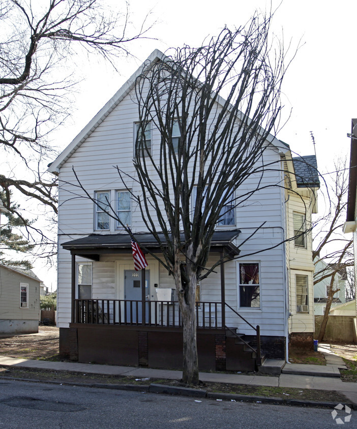 Building Photo - 222 Seaman St
