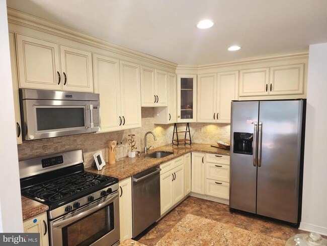 Building Photo - 25 Forsythia Ct