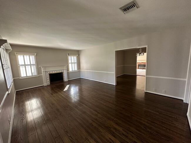 Building Photo - Lovely Family Home near Virginia Country C...