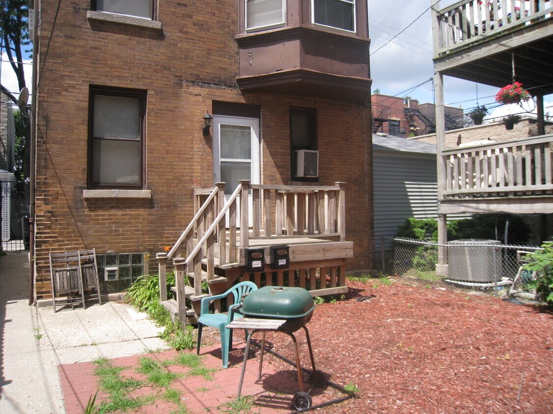 Primary Photo - 3226 N Kenmore Ave