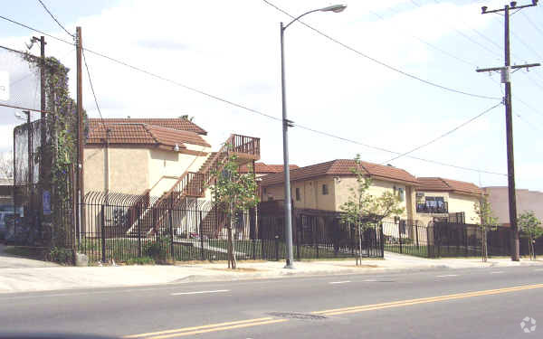 Building Photo - 135-145 W Avenue 26