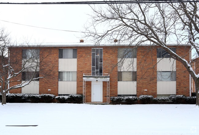 Cromwell Apartments - Park West