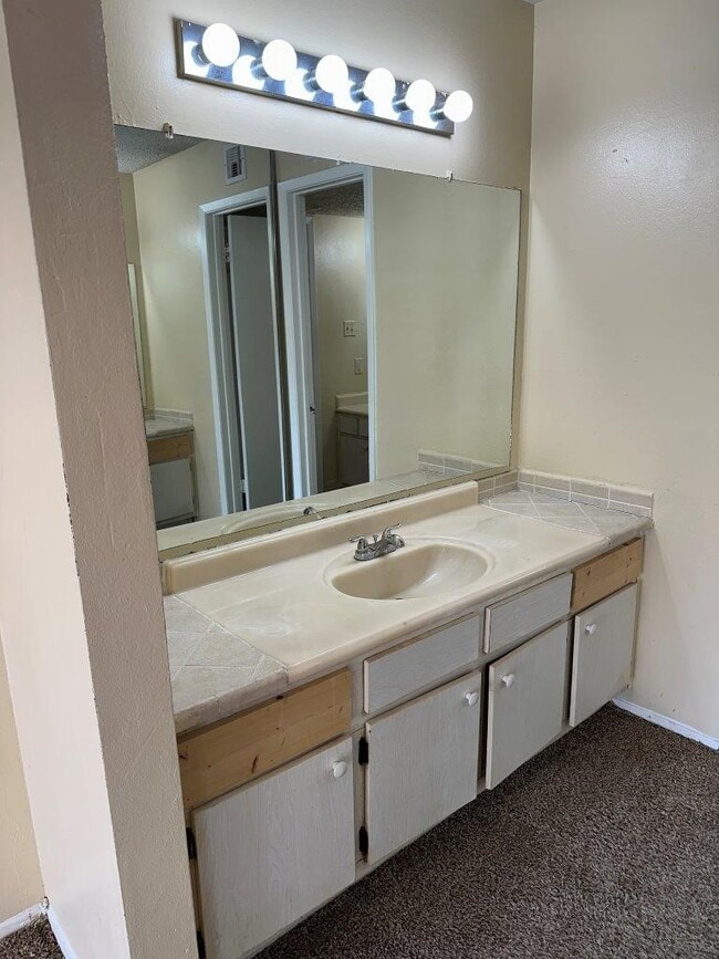 Foto del edificio - 12244 Bob White Dr