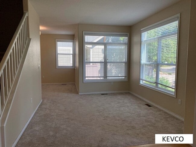 Foto del edificio - Amazing Three Bedroom Home With Office Space