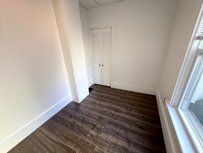 Building Photo - 17 Upham St