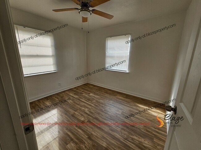 Foto del edificio - 2-Bedroom House with Large Backyard