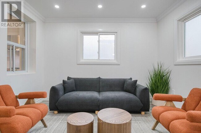 Photo du bâtiment - 151 Broadview Ave