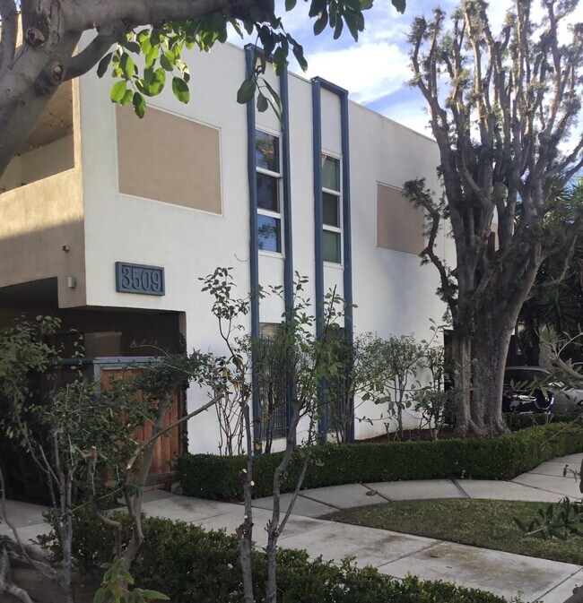 Foto del edificio - 3509 Mentone Ave