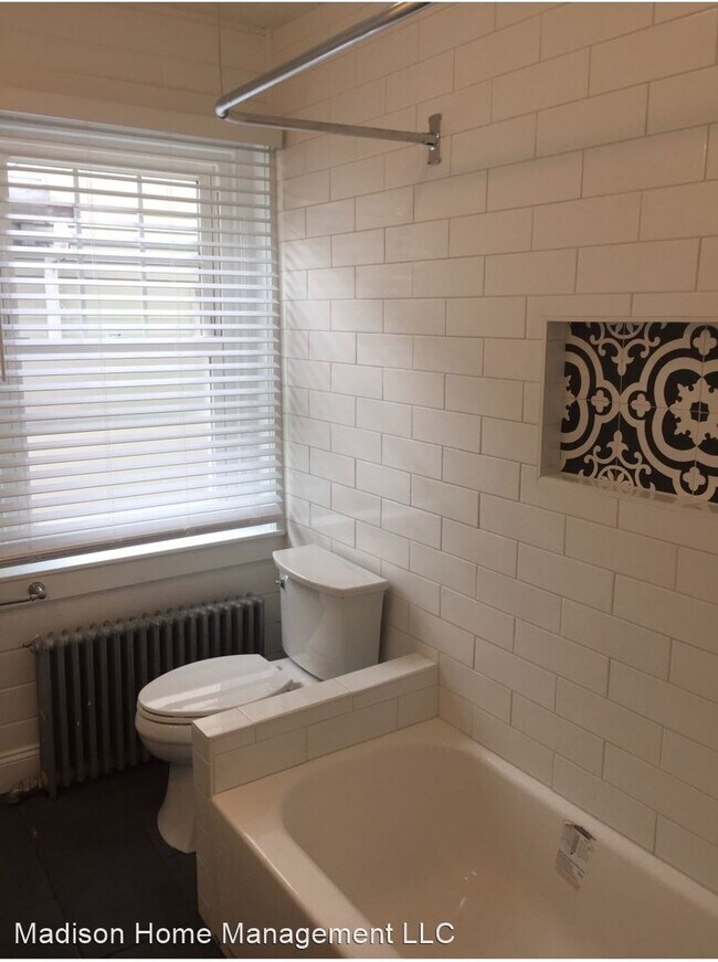 Building Photo - 3 br, 1 bath House - 916 Chestnut St