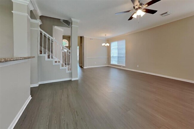 Foto del edificio - 8815 Lawncliff Ln
