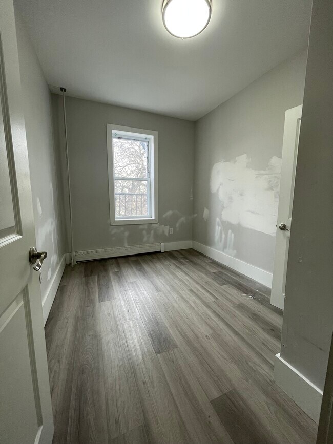 Unit 4 - 143 Lafayette St