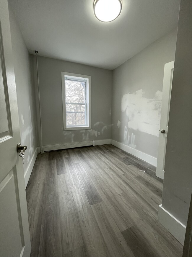 Unit 4 - 143 Lafayette St
