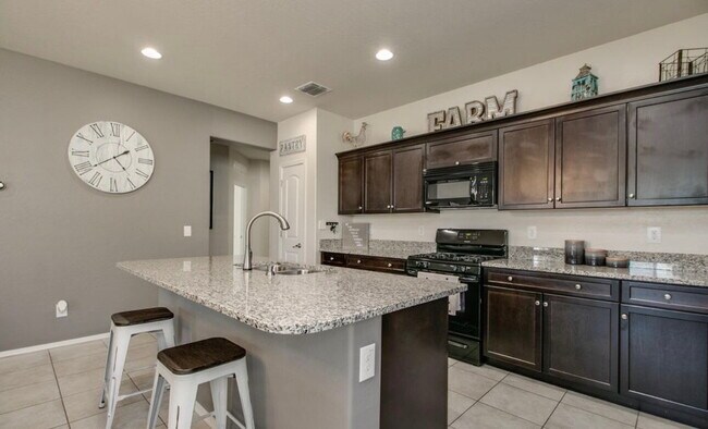 Foto del edificio - Popular 4 bedroom Model available June 1st!
