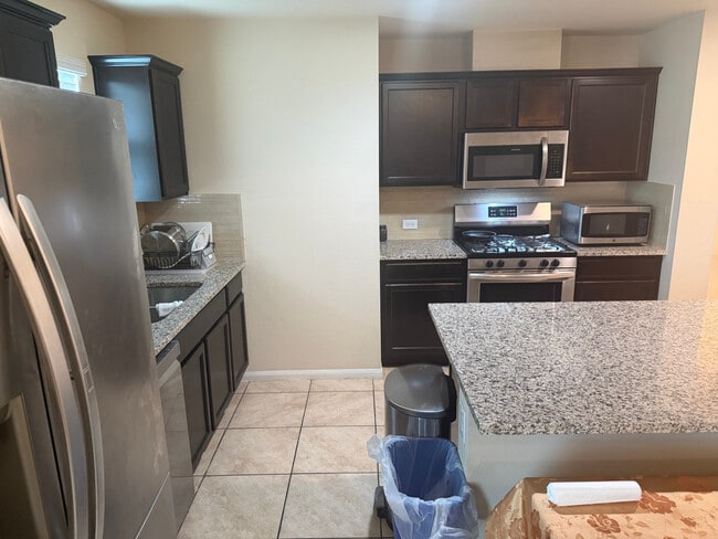 Building Photo - Room in House on Bettylou Ln