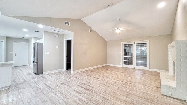 Building Photo - Newly Remodeled Interior 3 Bedroom 2 Bath ...