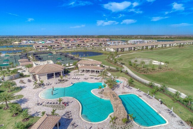 Foto del edificio - BRILLIANT 2 BEDROOM CONDO AT LAKEWOOD NATI...