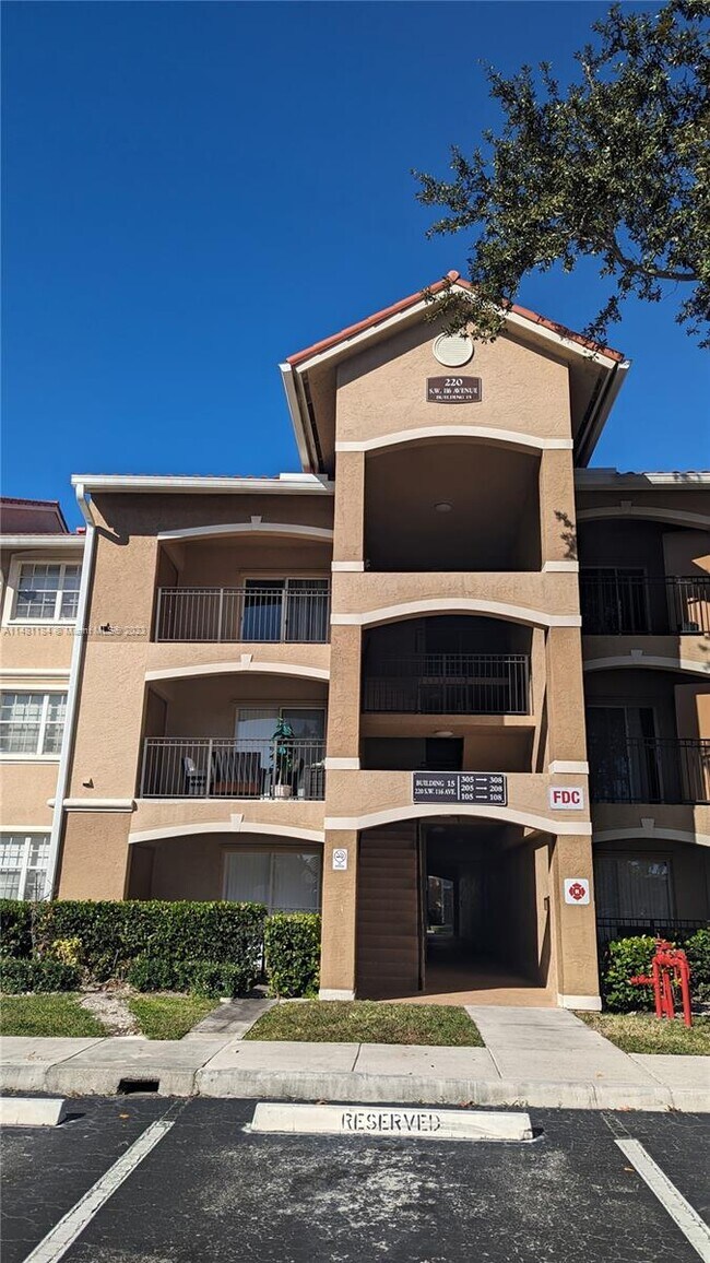 Foto del edificio - 220 SW 116th Ave