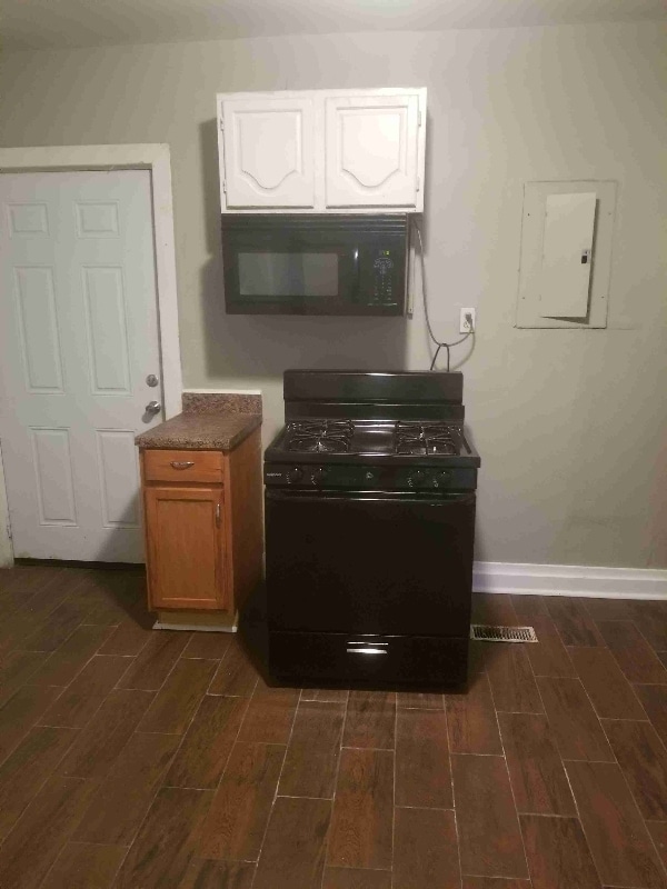 Building Photo - 3305 E 19th St