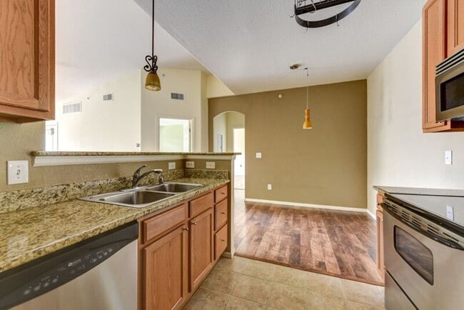 Building Photo - 2800 Blue Sky Cir